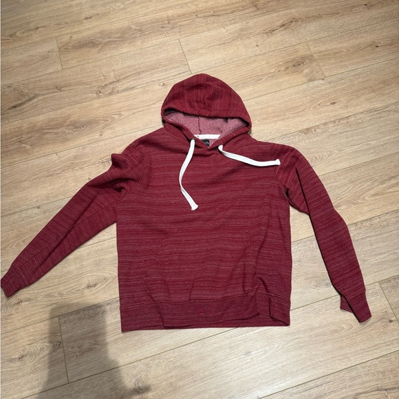 Cozy Red Sweater with Soft‎ Knit and Classic Design - Picture 3 of 4